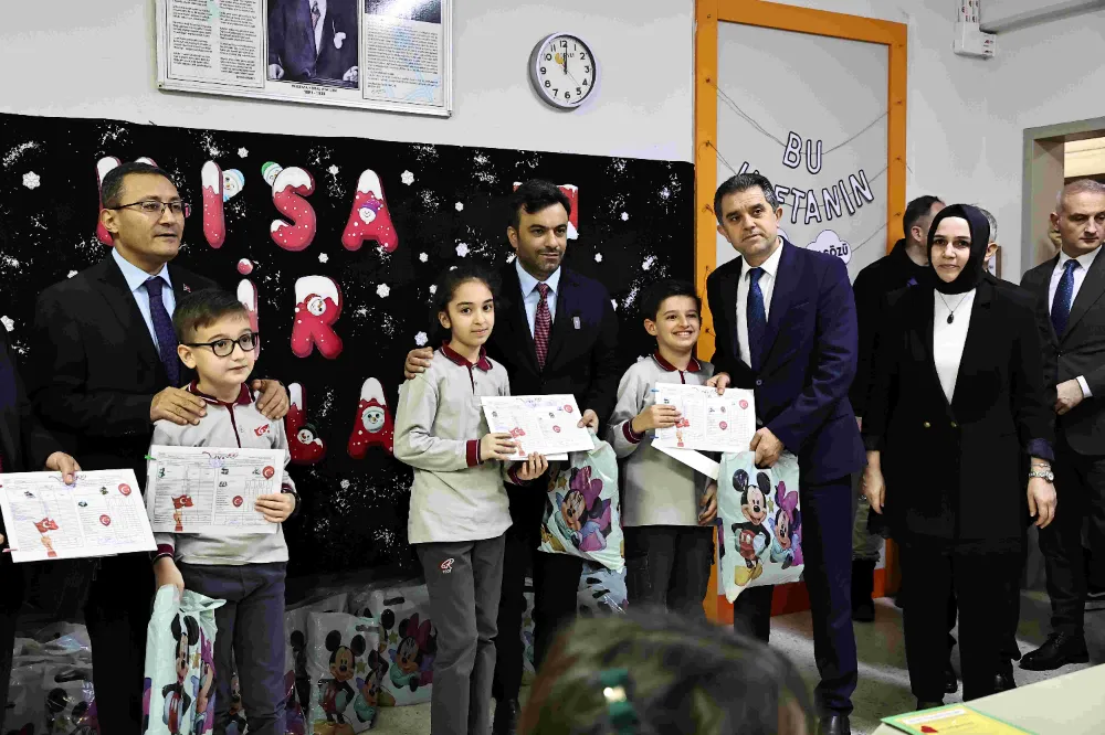 BAĞCILAR'DA ÖĞRENCİLER KARNELERİNİ ALDI