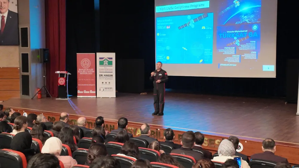 TÜRKİYE'NİN İLK ASTRONOTU ALPER GEZERAVCI BAHÇELİEVLER'DE ÖĞRENCİLERLE BULUŞTU