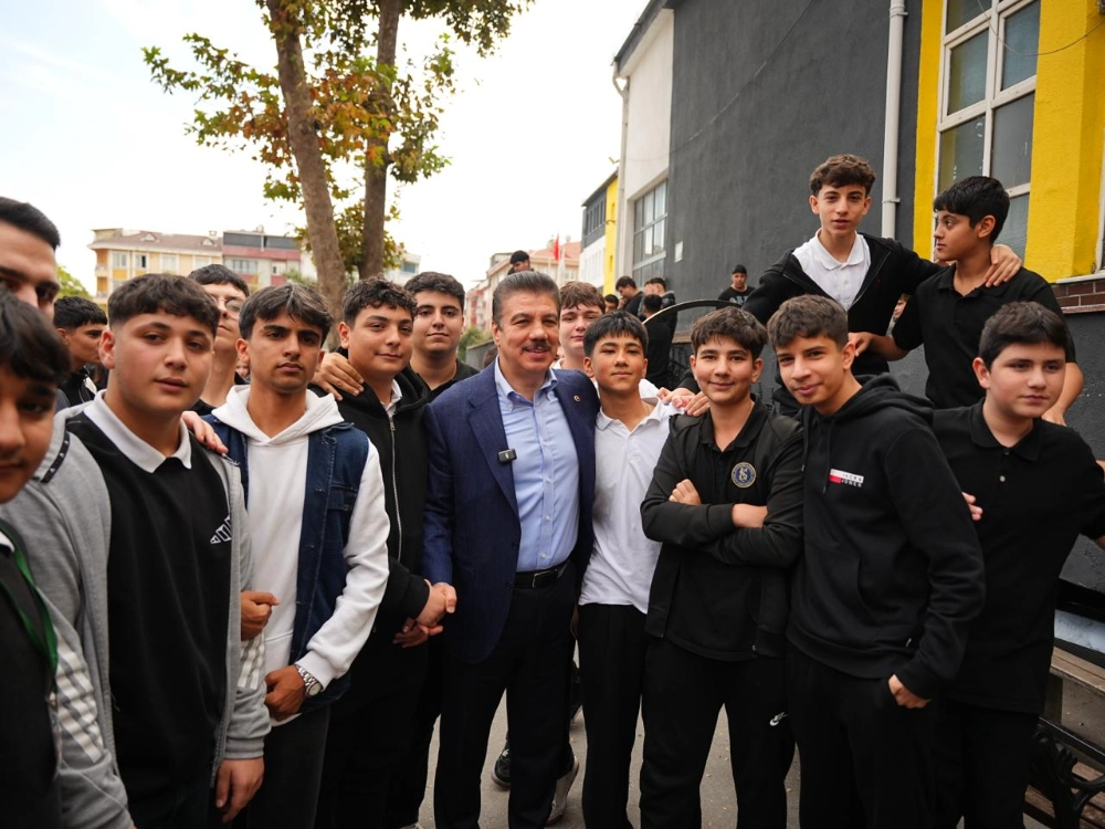 AK PARTİ İSTANBUL MİLLETVEKİLLERİ ÜÇ İLÇEDE SAHA ÇALIŞMASI GERÇEKLEŞTİRDİ