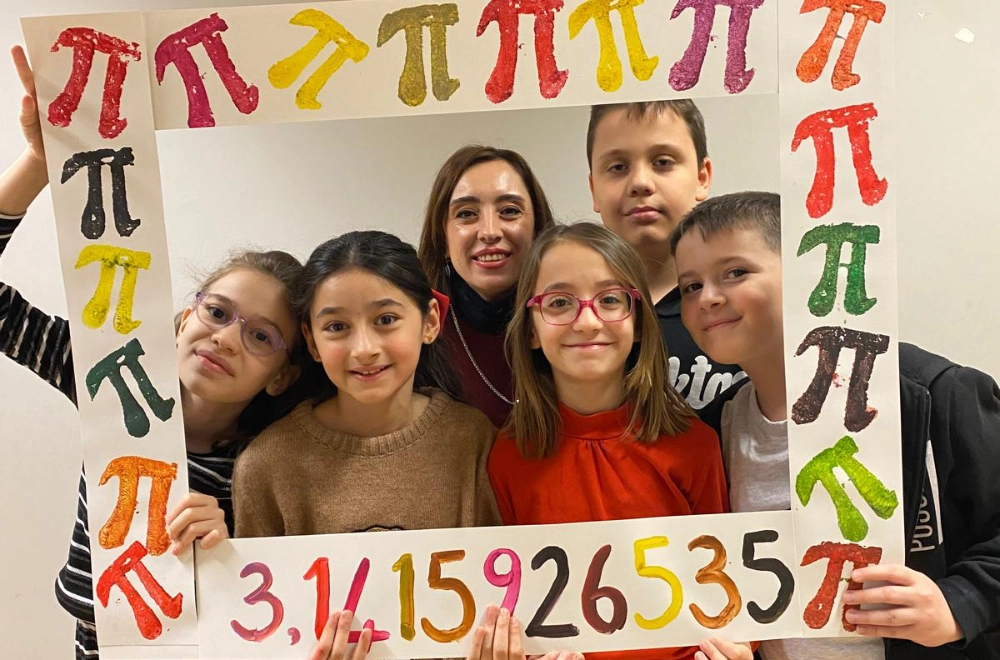 BAYRAMPAŞA BİLİM VE SANAT MERKEZİ’NDE MATEMATİK SANATLA BULUŞTU: Pİ GÜNÜ COŞKUYLA KUTLANDI!