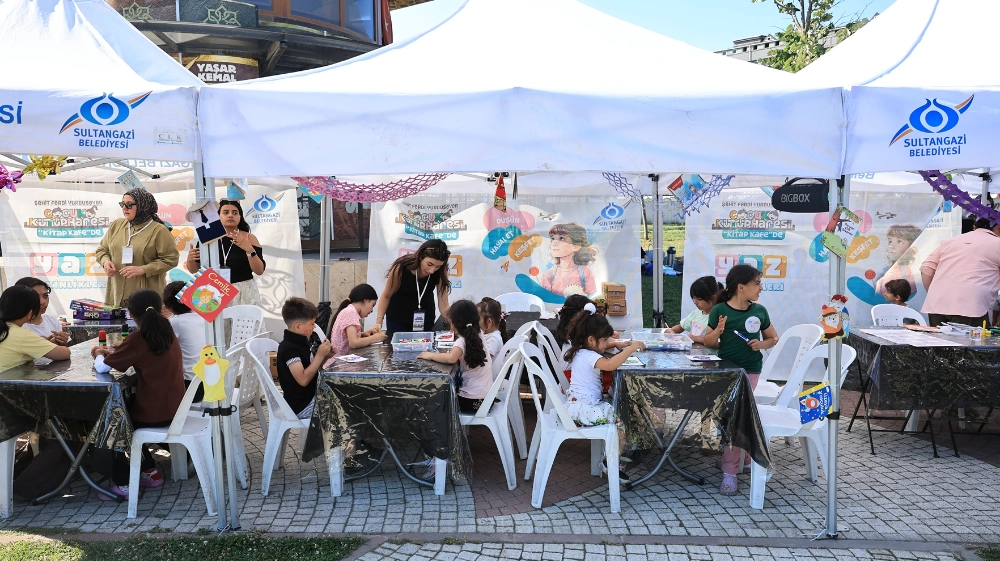 SULTANGAZİ’DE YAZ AYLARINDA KİTAP KAFELER RENGARENK