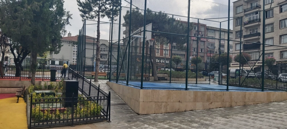 MEYDANI BETON, PARKI CAFE: GAZİOSMANPAŞA’DA VATANDAŞA OTURACAK YER KALMADI!
