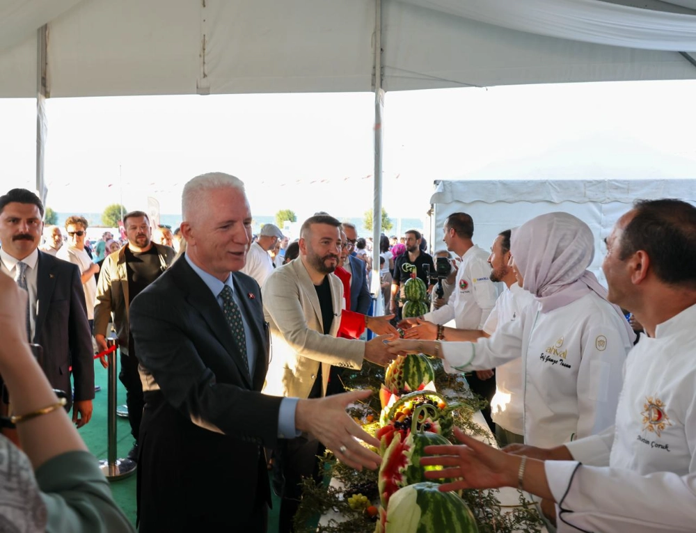 ARNAVUTKÖY BELEDİYESİ, YENİKÖY KARPUZ FESTİVALİ LEZZET VE COŞKUYA SAHNE OLDU