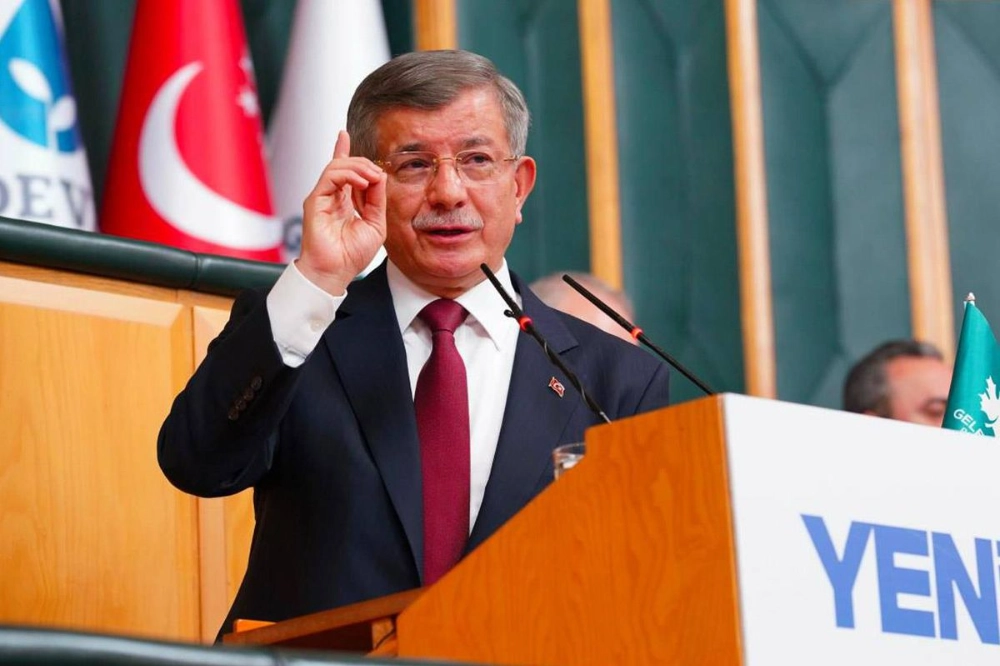 DAVUTOĞLU, KİRLENMİŞ SİYASİ İKLİMİN BİR PARÇASI OLMAMAK İÇİN SİYASETTEN ÇEKİLİYOR