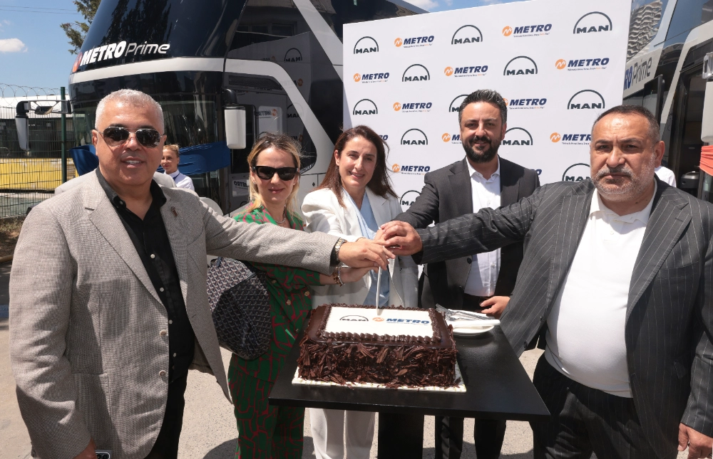 METRO TURİZM’İN PREMİUM TERCİHİ NEOPLAN SKYLINER OLDU