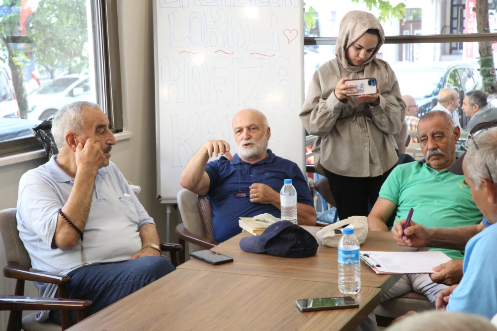 EYÜPSULTAN'DA ŞARKILAR EŞLİĞİNDE HATIRALARA YOLCULUK YAPTILAR