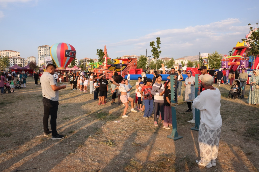 MALATYA KÜLTÜR YOLU FESTİVALİ’NDE USTALIĞIN İZLERİNDEN ÇOCUKLARIN HAYALLERİNE