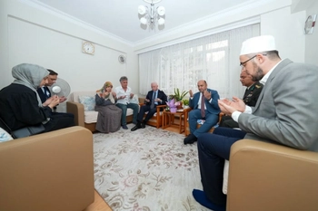 VALİ DAVUT GÜL BAYRAMPAŞA’DA AİLE ZİYARETLERİNDE BULUNDU