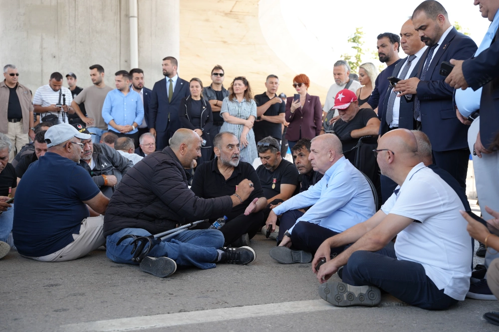 “HANGİ YASA, BIRAKIN GAZİLERİ, YURTTAŞLARIN BASIN AÇIKLAMASI YAPMASINI ENGELLER?”
