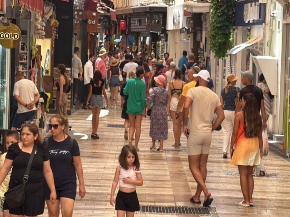 TURİZM HAREKETLİLİĞİ SÜRÜYOR, RESTORAN SEKTÖRÜNDE İSE MALİYET BASKISI BÜYÜYOR