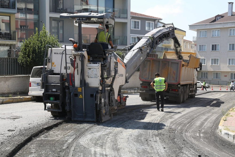 Göktürk 1. Safir Sokak’ta asfalt yenileme çalışması